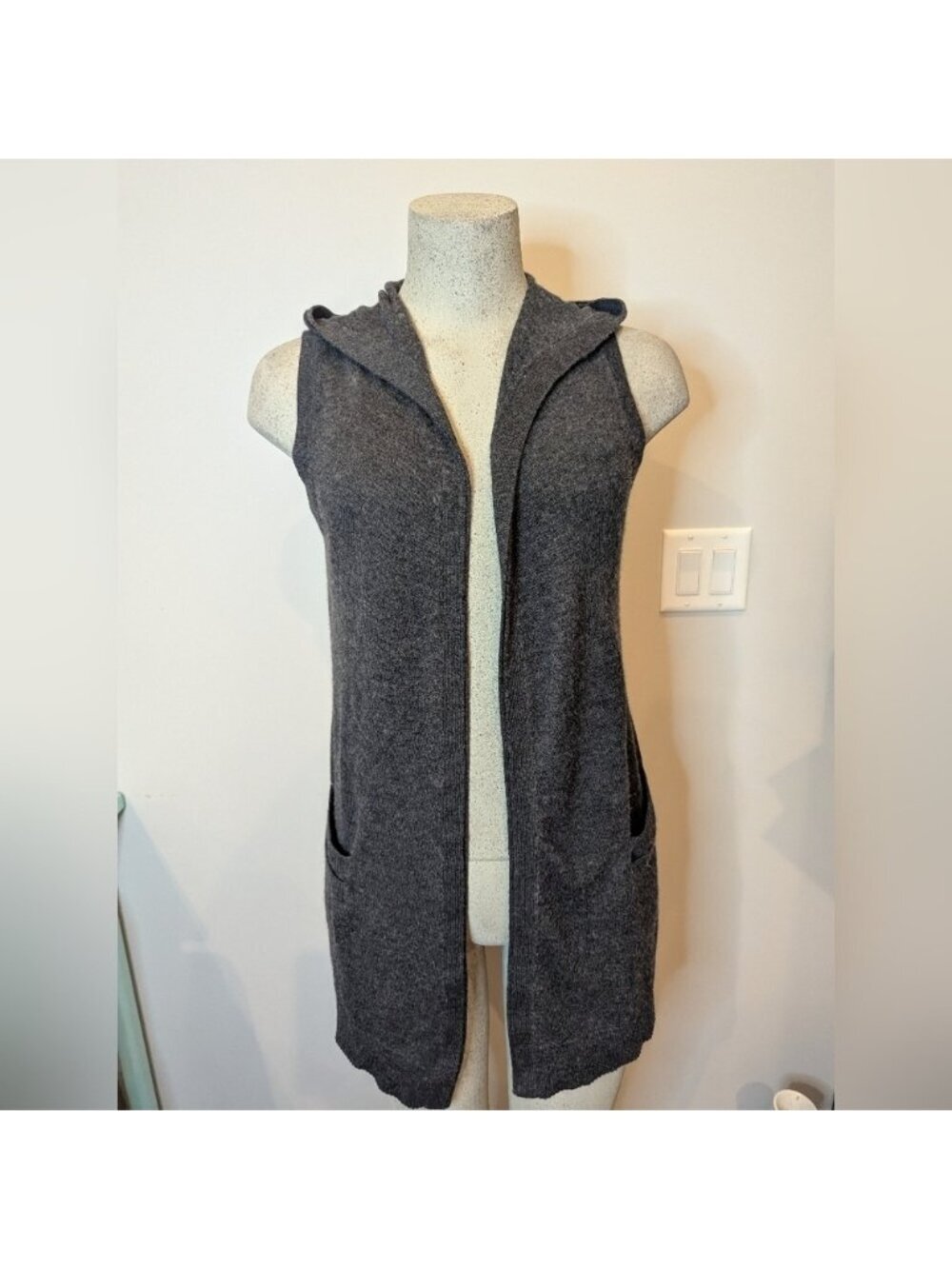 Cynthia Rowley merino hooded sweater vest Gray SIZE Medium